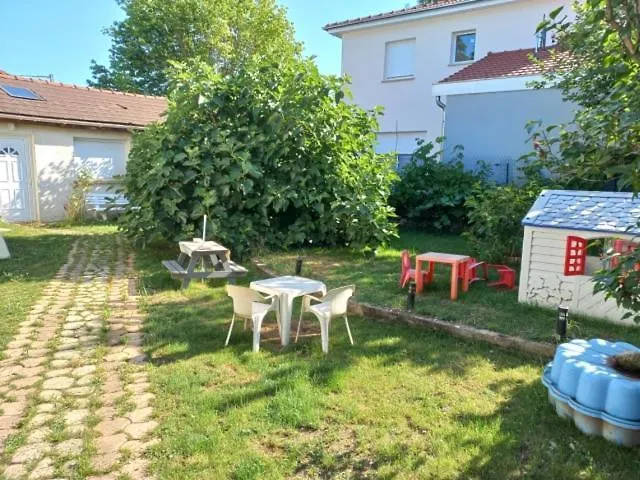 Jacques Et Paola Chanis Amberieu-en-Bugey Guest house