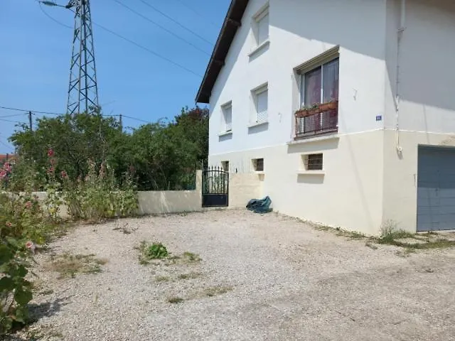 Jacques Et Paola Chanis Amberieu-en-Bugey Guest house