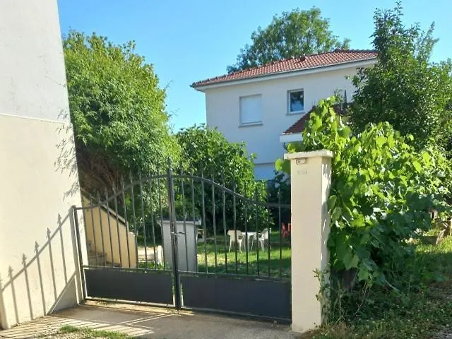 Jacques Et Paola Chanis Ambérieu-en-Bugey Γαλλία